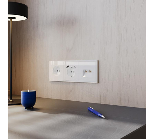 Розетка компьютерная 2-м СП S70 RJ45 + RJ45 кат.6 механизм бел. глянцевый Voltum VLS060201