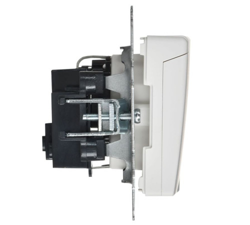 Розетка BRITE РСбш10-3-БрАБ 16А IP20 с заземл. защ. шторки с крышкой механизм арктич. бел. IEK BR-R16-16-K91