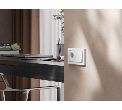 Розетка AtlasDesign Smart 16А L+N с заземл. защ. шторки Zigbee механизм бел. SE ATN000145Z